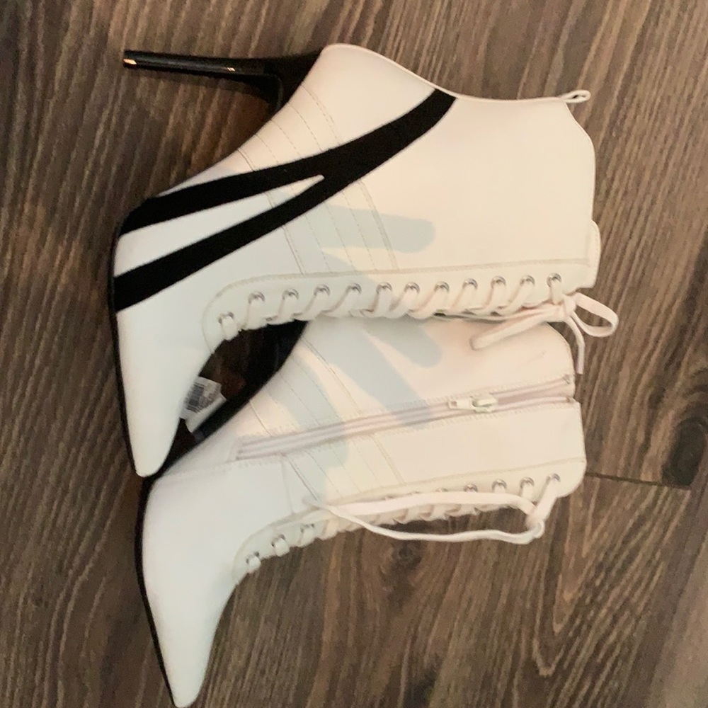 Ladies boots Size 6 white